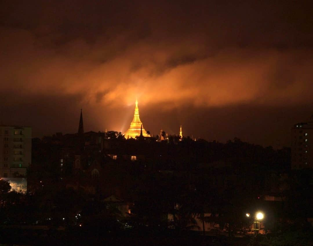 ナショナルジオグラフィックさんのインスタグラム写真 - (ナショナルジオグラフィックInstagram)「Photo by @chien_chi_chang / The Shwedagon ​Pagoda, also known as the Great Dragon, ​is the most sacred​ Buddhist pagoda​ in Myanmar. The stupa's plinth is made of bricks covered with genuine gold plates, and the main stupa itself is entirely covered in gold​. ​​Located on the hill in the​ center of Yangon​ (Rangoon), t​he gilded spire dominates the city skyline.​ #MagnumPhotos」2月10日 8時35分 - natgeo