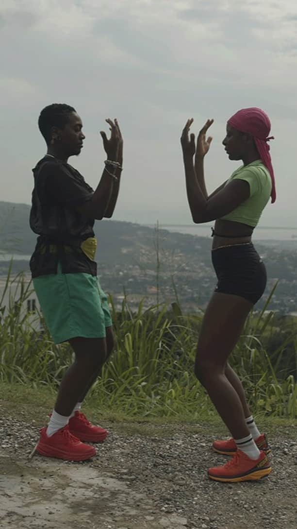 ホカオネオネのインスタグラム：「Meet Tia Simon-Campbel (@_sippin_t) and Lee Rose (@heal.in.auri) two artists who use movement to help folks feel safe in their own bodies through dance, music, visual arts and providing access to local healing spaces in nature. ​  "I've found that stretching together, us literally moving our bodies together, has been really important. It's been nice being able to share space with somebody but being able to zone out and then tune back in whenever it feels right." ​  - Tia Simon-Campbel (@_sippin_t) ​  #HumansOfHOKA #TimeToFly​ ​ Thanks to @fever.grass, @zeynasy,​ @internet_jeano​, @tassboogie​  ​」