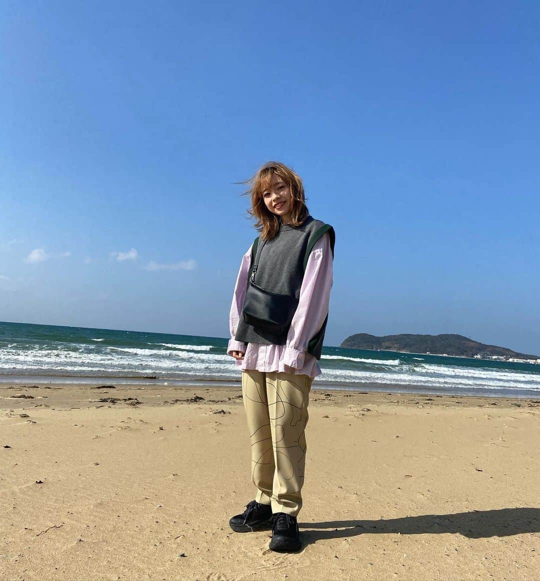 塩川裕美のインスタグラム：「. . 暖かい日にいったけど やっぱりまだまだ寒かったﾃﾞｽ☁️ . . #distance  . .」