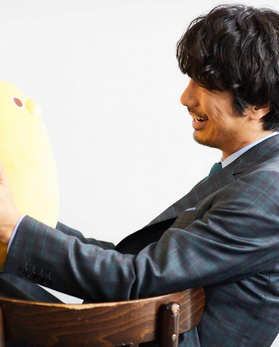 『おじさんはカワイイものがお好き。』ドラマ公式さんのインスタグラム写真 - (『おじさんはカワイイものがお好き。』ドラマ公式Instagram)「#おじカワ 円盤、本日発売㊗️🎉✨  発売日を記念して、座長のビジュアルブック未収録カットを大公開🤗💛📸  皆様のご感想、嬉しく拝読しております😭 本編から特典映像、ビジュアルブックまでぜひ余すところなく、お楽しみください☺️💿  #おじさんはカワイイものがお好き #眞島秀和 #今井翼 #桐山漣 #藤原大祐」2月10日 19時51分 - ojikawa_drama