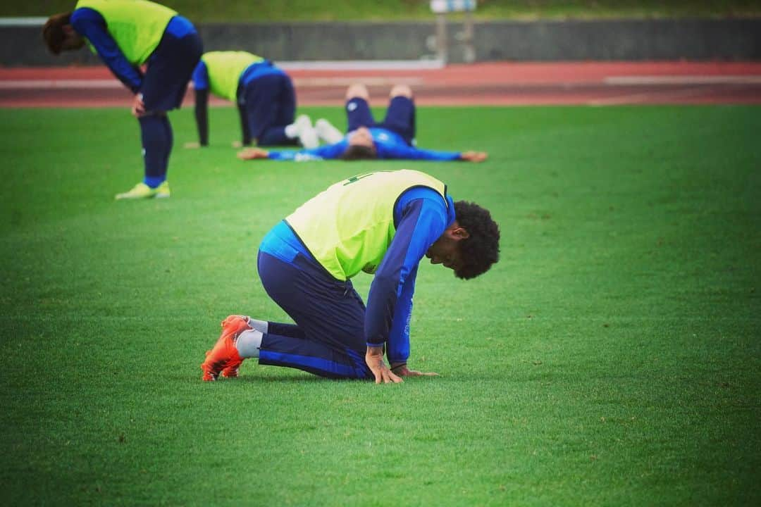 FC東京オフィシャルグッズさんのインスタグラム写真 - (FC東京オフィシャルグッズInstagram)「🔵🔴 #2021沖縄camp   熱いトレーニング!!!!!💪💪💪🔵🔴 全員で積み上げる!!🔵🔴  @fctokyoofficial  #FC東京 #fctokyo #沖縄 #okinawa #キャンプ #camp #tokyo」2月10日 19時51分 - fctokyoofficial