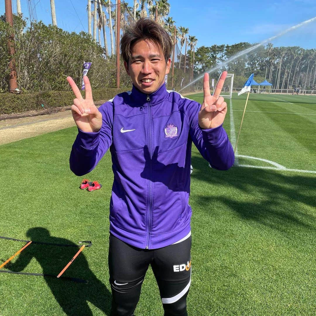 森崎浩司さんのインスタグラム写真 - (森崎浩司Instagram)「鹿児島指宿キャンプ⚽️取材  2/9、2/10のトレーニングとトレーニングマッチを拝見してきました〜☺️ 天気も非常に良く、チームは充実したキャンプを送ってました😃  折り返しに入った残りのキャンプも頑張ってください👍  お先に広島に帰ります🚘😉  #茶島雄介 #浅野雄也 #東俊希 #佐々木翔 #大迫敬介 #青山敏弘 #森島司 #荒木隼人」2月10日 18時29分 - koji.morisaki77