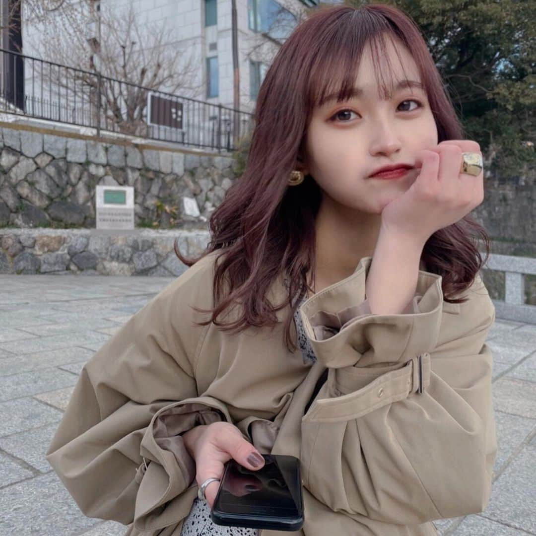内海里来のインスタグラム：「朝起きるのは苦手だけど、﻿ 早朝からお仕事するのは凄く楽しくてすき❤︎﻿ ﻿ ロケにスタジオ、1日にこんな貴重な経験を毎回させてくださる井澤さんと京田さんには﻿ 感謝でいっぱいです🥲﻿ まだまだ至らない点ばかりですが﻿ またご一緒にお仕事できるまで頑張ります🥰‼︎﻿ ﻿ ﻿ #kicca #サロン撮影 #鴨川 #ヘアサロンモデル #関西サロモ #撮影モデル #撮影依頼募集中 #京都サロン #撮影風景 #ヘアスタイルミディアム #salonmodel #selfie #me #ootd #instalikes #lfl #fff」
