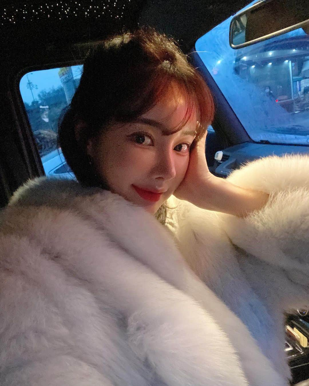 Hyemiさんのインスタグラム写真 - (HyemiInstagram)「미팅가는길 메이크업한거 아까우니까 셀카 한장🥰」2月10日 18時26分 - hinzajoa