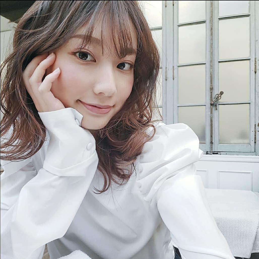 のインスタグラム：「. 今日は髪の毛くるくる︎︎︎︎にしてもらった日でした🌛」