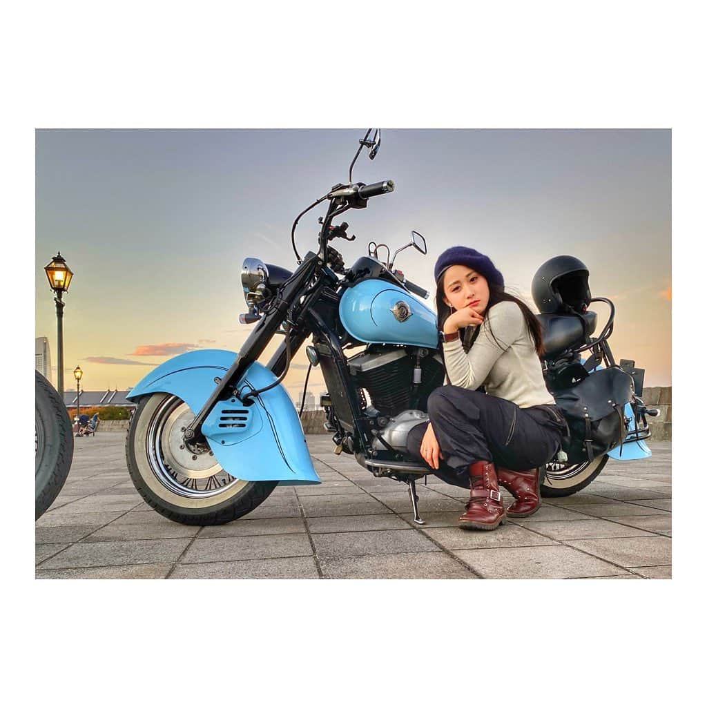 宇田恵菜さんのインスタグラム写真 - (宇田恵菜Instagram)「🏍🏍🏍 やーっぱりバイク乗る時もオシャレはしたい！！！ いつかバイカーのためのアパレルブランドをもちたい！いや、持つ！！必ず！  --------------------------------- #motorbike #motorcycle #drifter #vulcan #mybike #ridding #womanrider #vulcandrifter #kawasaki #rider #バルカン #ドリフター #イザベラ #女性ライダー #バイカー #マイバイク #kawasaki #kawasakivulcan #kawasakigirl #バルカンドリフター #恵菜バイク  #バイク女子 #カワサキ女子 #バイク好き #actresslife #女優　#愛媛出身　#バイクジョシ」2月10日 18時34分 - ena2727