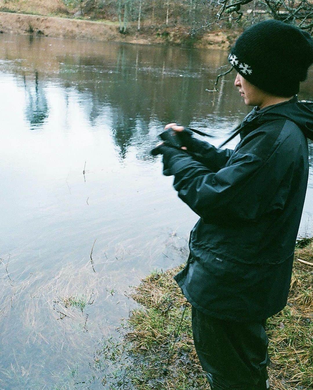 Fukaseさんのインスタグラム写真 - (FukaseInstagram)「本日、ベストアルバム発売です。　 ジャケットの写真を撮影しました。　 寒さと雨に震え、泥だらけになりながら撮影しました。ノルウェーは素敵な場所でした。」2月10日 18時36分 - fukase