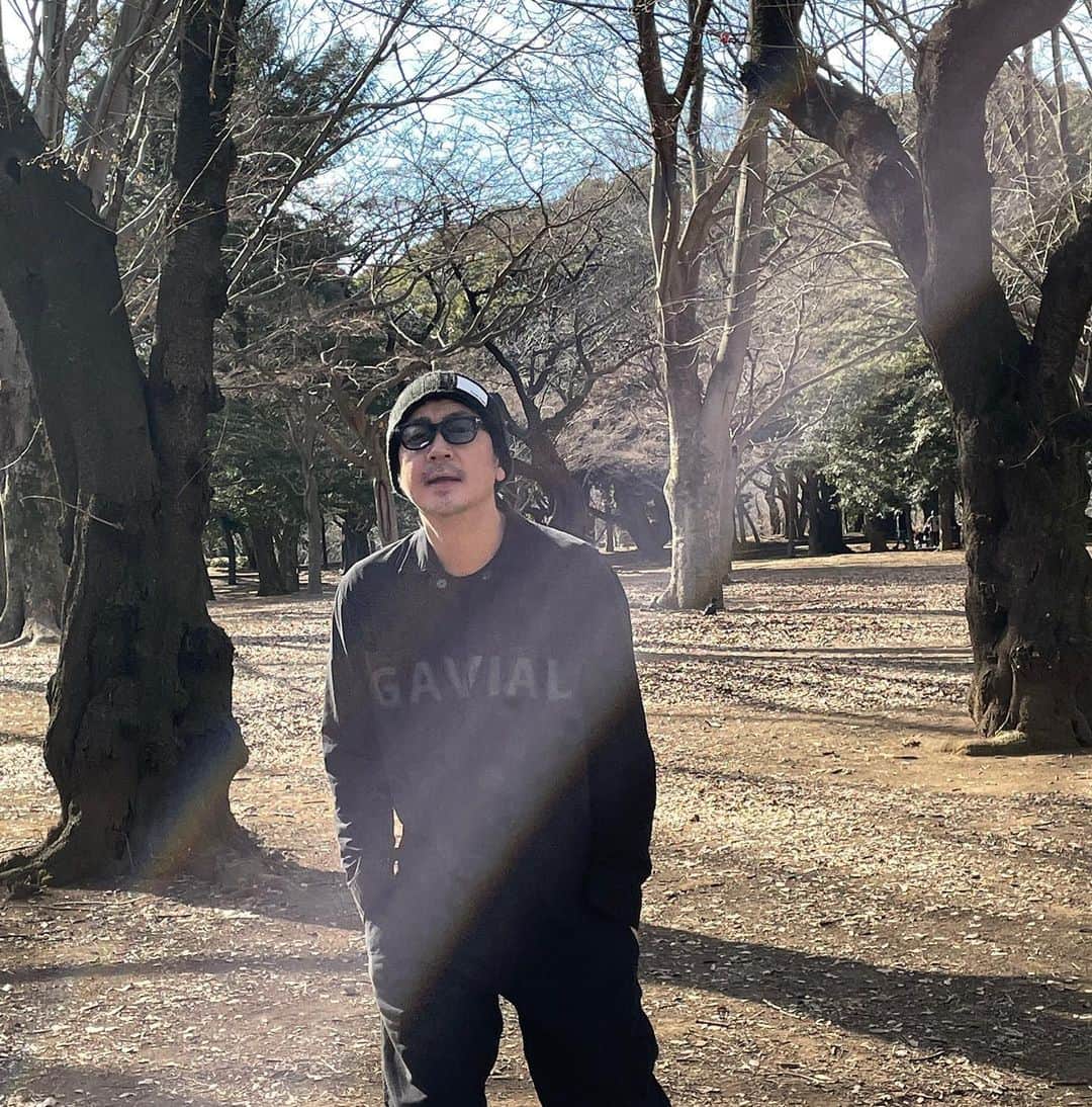 月に吠える。さんのインスタグラム写真 - (月に吠える。Instagram)「ポケットに手をつっこんで歩く日和  #大森南朋  #gavial  #thatfeel」2月10日 19時02分 - tsukinihoeru.6960.naoomori