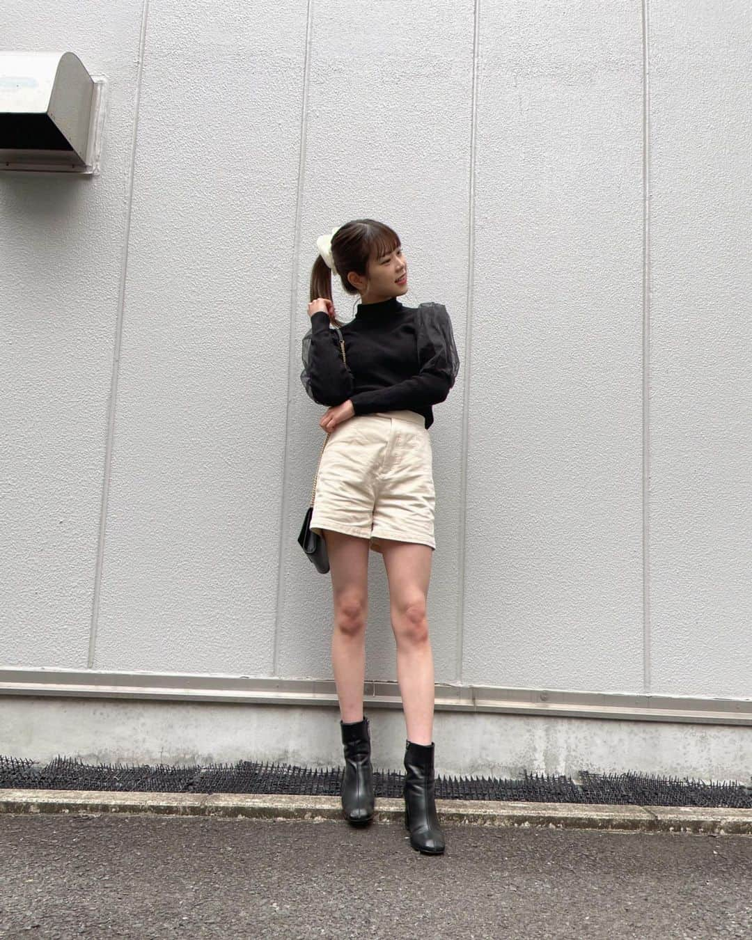 吉川七瀬さんのインスタグラム写真 - (吉川七瀬Instagram)「この前のお洋服👗 最近白と黒のコーデが好き！！ もちろん寒かった、、、です🤧笑 ロングコート必須」2月10日 19時03分 - yoshikawa_nanase