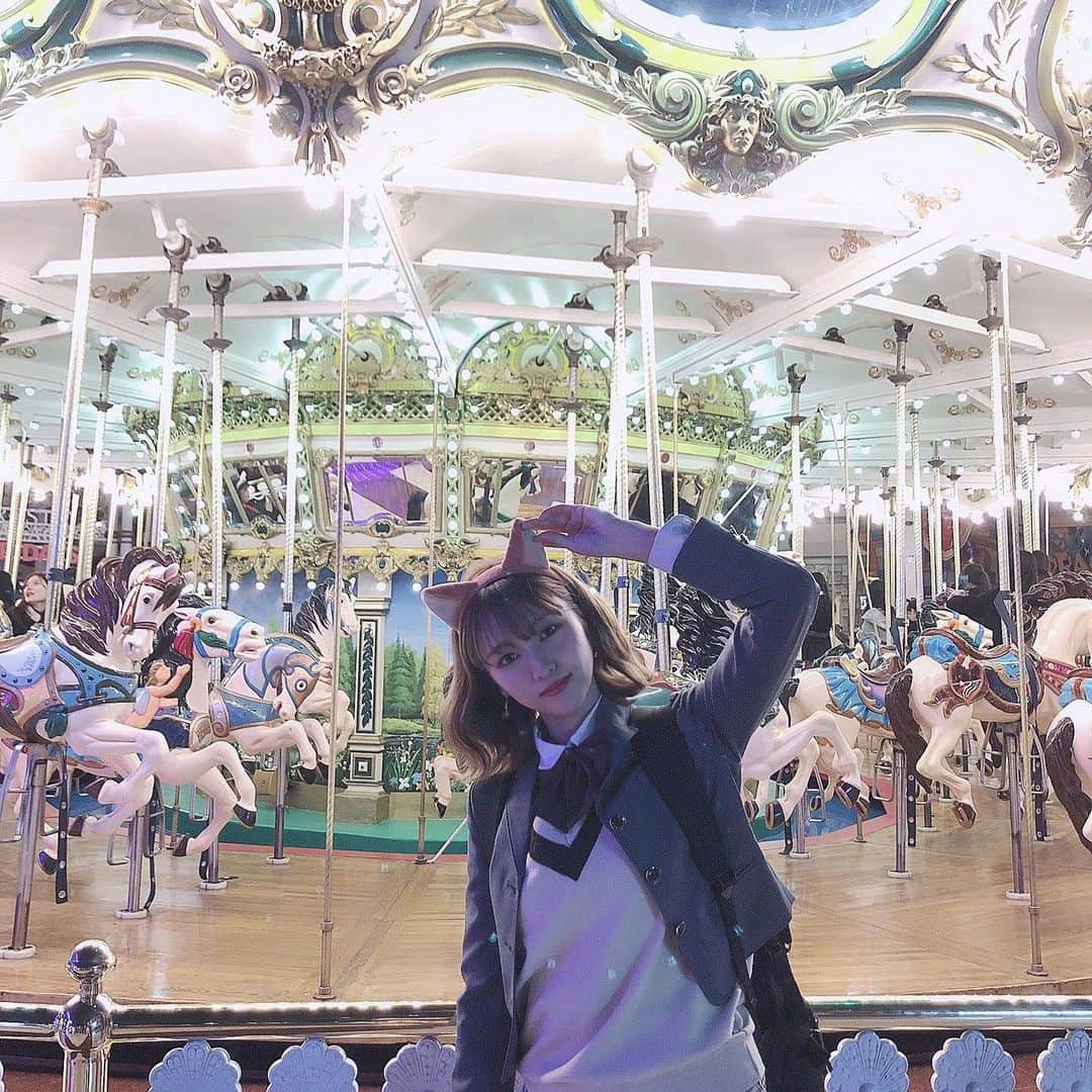RIiNAのインスタグラム：「韓国いきたいぴえん🥺🇰🇷 ちょうど2年前くらいのワッシ🦊 . . #韓国 #lotteworld #ロッテワールド #롯데월드 #韓国制服」