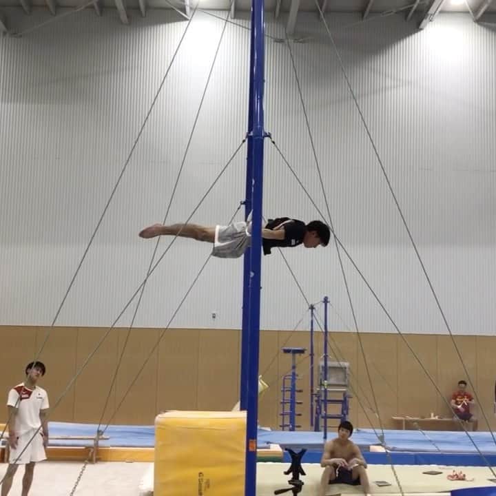 谷川航のインスタグラム：「水平目指してます👍 #水平好きと繋がりたい #gymnastics」