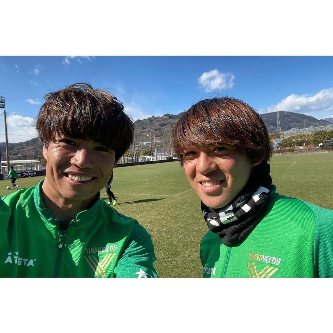 小池純輝のインスタグラム：「. 7人目はリヒト✨ 今年20歳とは思えない落ち着き！笑 才能豊かだしサポーターの皆さんも期待している若手の1人😊 . #山本理仁 #jleague #jリーグ #東京ヴェルディ #verdy #soccer #football⚽ #football #footballplayer #サッカー #フットボール #サッカー好きな人と繋がりたい #小池純輝 #19 #⚽️ #東京 #tokyo #athleta #足球」