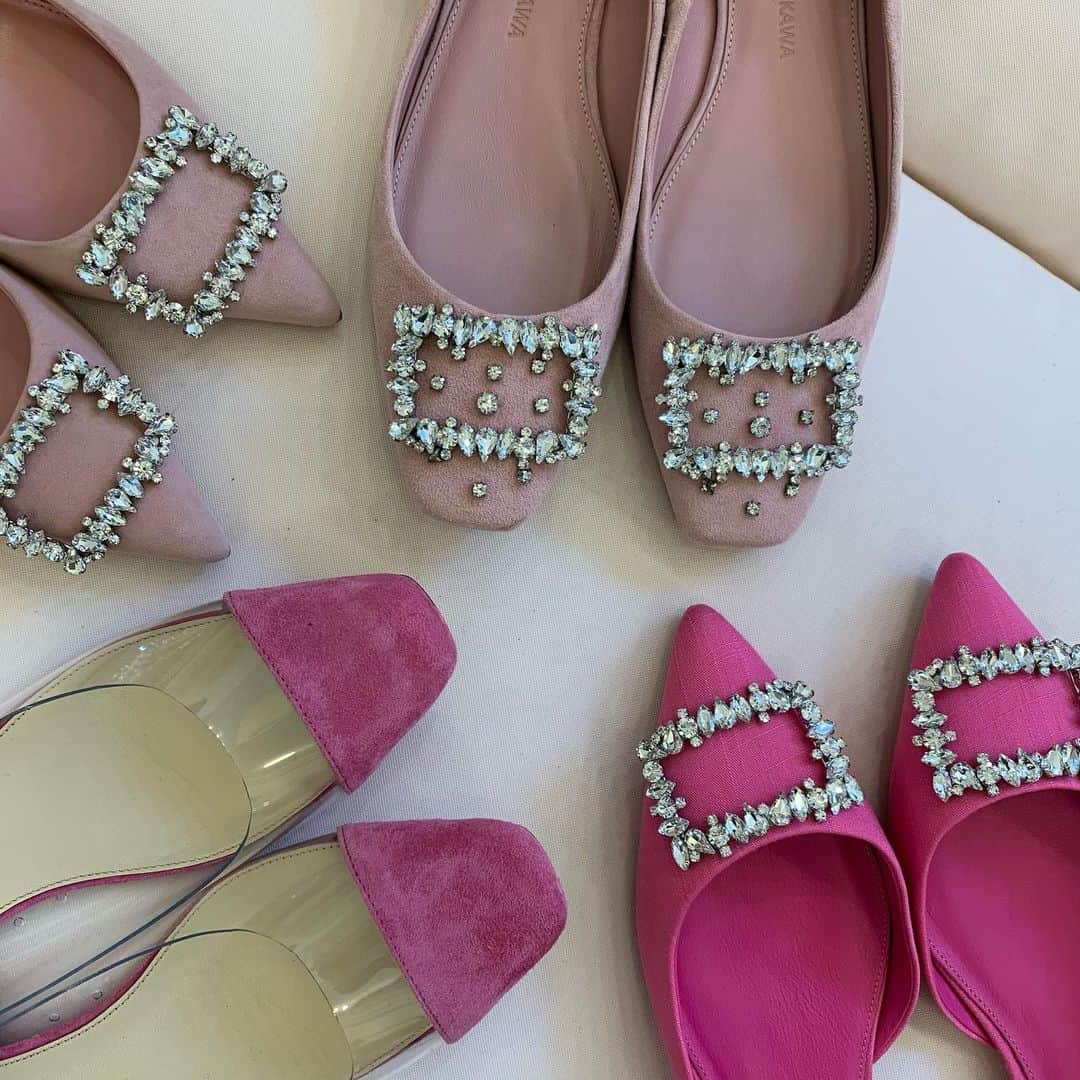 Tsuru by Mariko Oikawaのインスタグラム：「New arrival. PINK! PINK! PINK!  身につけるだけで気分も華やかになるPINKカラー♪ 春コーデは小物からアップデートがオススメです◎  Catherine ¥27,000+tax Magnolia  ¥28,000+tax Constance（online store limited） ¥22,000+tax Muscari ¥22,000+tax  #tsuru #tsurubymarikooikawa #2021ss #pink」
