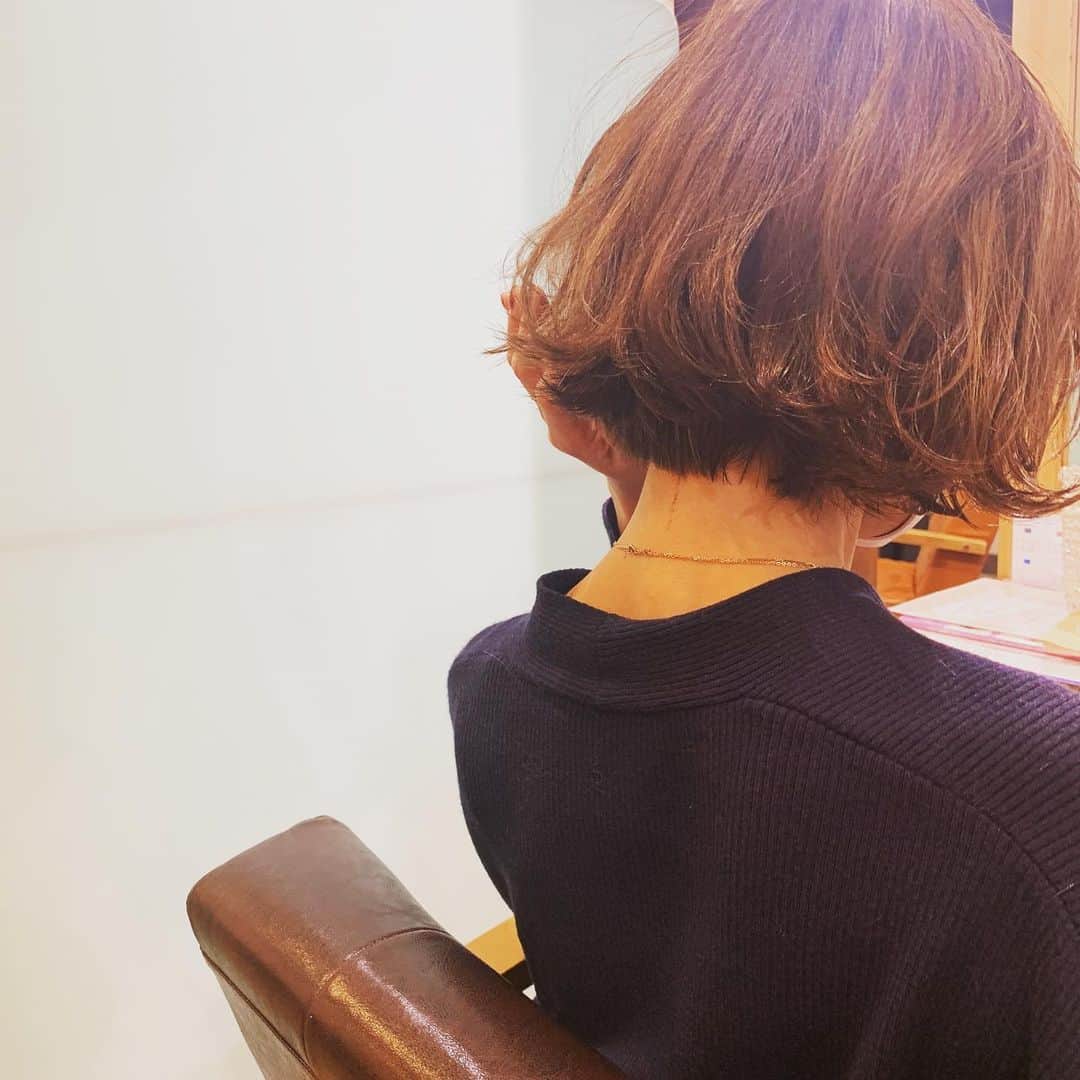 LiLyのインスタグラム：「短め✂️外巻き thankyou @yosuke_takagi  🦋 #ショートボブ」