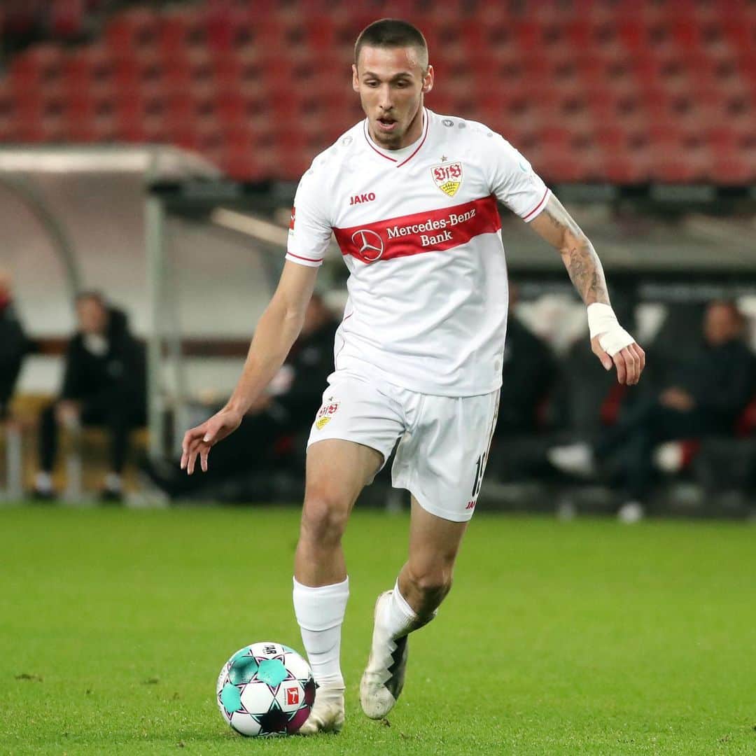 VfBシュトゥットガルトのインスタグラム：「@churlinov19 hat sich im Training einen Nasenbeinbruch zugezogen. Unser Außenbahnspieler muss operiert werden und fällt vorerst aus. Gute Besserung, Darko❗️🙏  #VfB #bundesliga #getwellsoon #comebackstronger #Churlinov #kämpfer #auscannstatt」