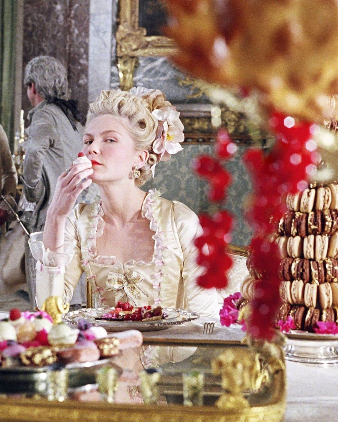 Vogue Australiaさんのインスタグラム写真 - (Vogue AustraliaInstagram)「On top of an unexpected soundtrack and pastel-coloured sets as far as the eye could see, one thing Sofia Coppola's #MarieAntoinette had in spades was gorgeous costuming. From extravagant ballgowns to OTT hair and makeup, the film's incredible attention to detail puts it at the top of our list of the best-ever period costume moments in movies. See the entire list at the link in bio.⁣ ⁣ 📷 Sony Pictures」2月10日 19時15分 - vogueaustralia