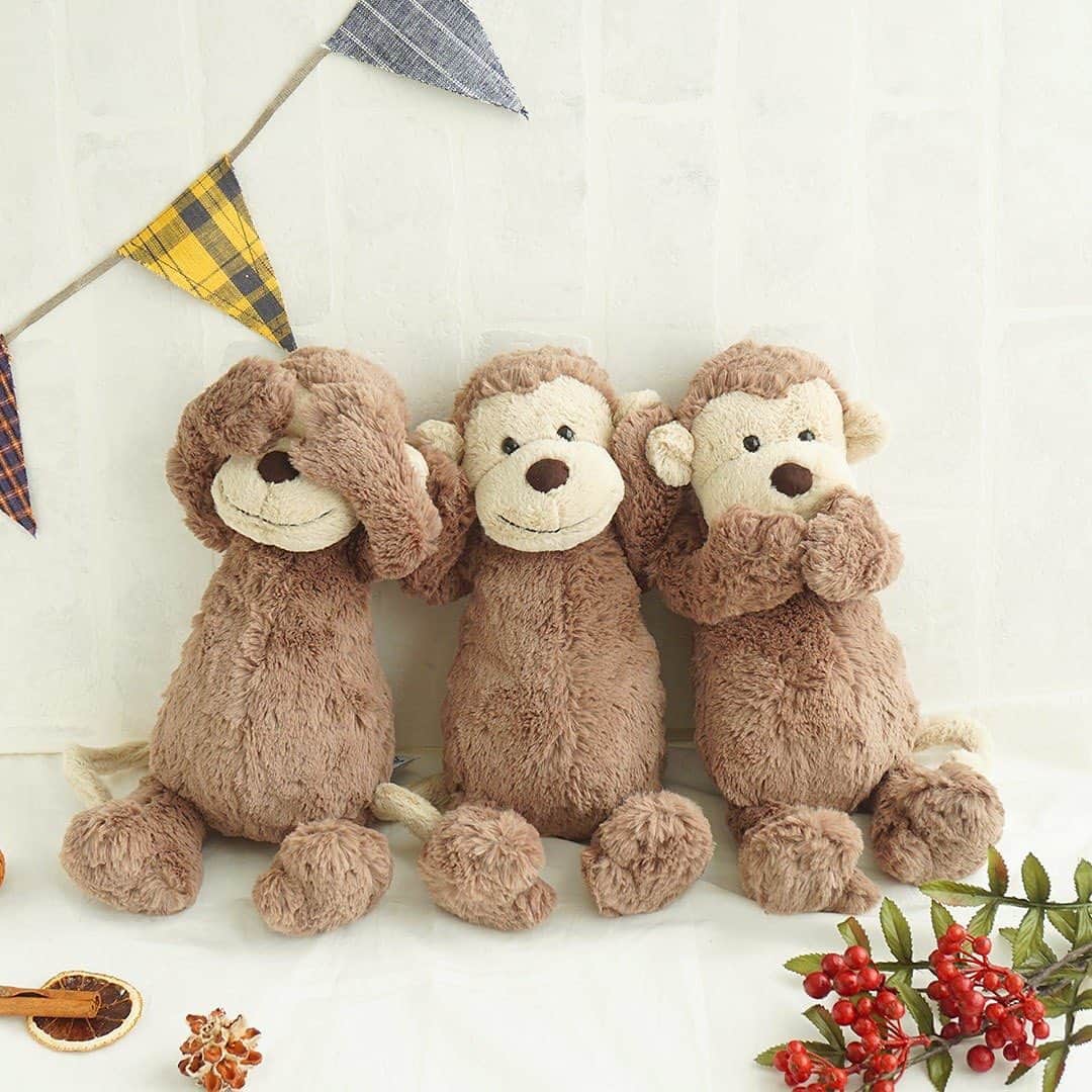 のインスタグラム：「【速報📢待望の✨JELLYCAT✨おさるさんのぬいぐるみ🐵再入荷❣️】 ・ さぁ争奪戦です🥳 なかなか入荷できない「おさるさん」🐵再入荷UPしました～👏 オシャレなあの子も持ってる❤️みんな大好き『JELLYCAT』のぬいぐるみ😍 ・ 子どもたちはもちろん、ママも癒されちゃう愛らしいお顔🥰 そして、思わず抱きしめて頬ずりしをしたくなるような優しい肌触り💕 ・ #おうち時間 のお供に♪ベビーもキッズも手放せなくなっちゃう ご自宅用だけでなく、ギフトとしても選ばれてます🎁 ・ . 🐵Bashful☆ミディアムモンキー プライス:¥3,500+tax . 🐰Blossom Tulip☆ミディアムバニー プライス:¥3,500+tax . くまさん、ぞうさん、タコもあるよ🐻🐘🐙 ぜーんぶ、人気👑 チェックしてね😘 . . さらに💡 ぬいぐるみとおしゃべりが実現🐵ボタン型スピーカー「ペチャット」をつければ、もっともっと楽しめるよ😘 ・ 大人気商品につき、売りきれごめん🙏お気に入りは、今すぐGETしてね🎵 . プロフィール欄のURLから、べびちゅHPへGO💨 . . 📣会員さま📣 必ずログインしてからお買い物を！ . 全商品ポイントUPキャンペーン開催中🎊 . 💡会員様だけのお得なキャンペーンです。商品代金の５％をポイントでもらえます💡 . 今回貯めたポイントを使えば、これからまだまだ登場する新作アイテムがおトクにGETできちゃう😍 . ⏰2月13日(土)23:59まで！ . ポイントUPのチャンスに❣️ 今すぐ！ログインしてお買い物😘 . まだ会員でない方は先に登録してね！30秒もかからないよ👍 . カートに入れてるアイテムはありませんか～❓ 欲しいもの、ぜーんぶ一緒にGETしちゃお🧚‍♀✨ . . #べびちゅグッズ #jellycat #ジェリーキャット #ぬいぐるみ #出産祝いならべびちゅ #プレゼント #べびちゅ #babychu #ig_kidsphoto #ig_babyphoto #かわいい #子供服 #ベビー服 #親バカ部 #女の子 #男の子 #娘 #息子 #赤ちゃん #ベビーコーデ #キッズコーデ #ベビーファッション #キッズファッション #出産祝い #baby #babychujp #stayhome #おうち時間」