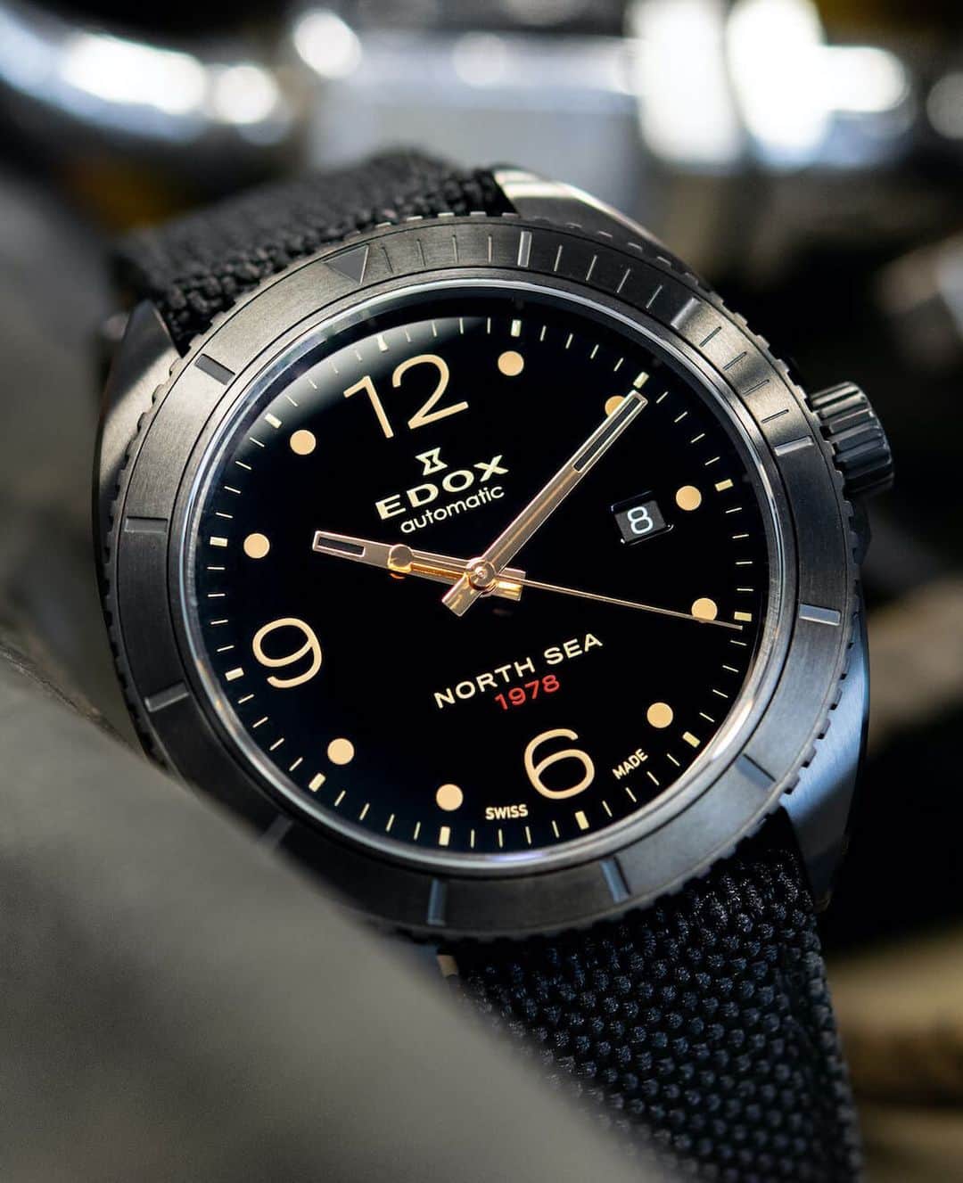 WATCHMANIAのインスタグラム：「There are definetely very special moments in history at which special timepieces accompanied the human achievement. One of these achivements was unfolded on Earth in 1978 when divers made their own “giant leap” 320 meters under the icy waters off Norway. In order to pay tribute to this special moment, @edoxswisswatches North Sea 1978 was released. Details and pricing on the web-site」