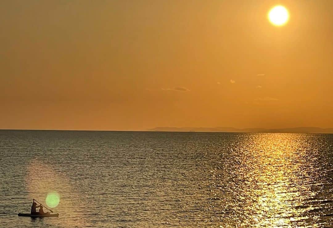 LuCyCoさんのインスタグラム写真 - (LuCyCoInstagram)「🌅  catch the moment   📸 @tgky504   #sunset #沖縄サンセット #柔軟 #ヨガ #yogalife  #砂辺  #catchthemoment  #おきなわ気分」2月10日 19時24分 - lucyco_blue