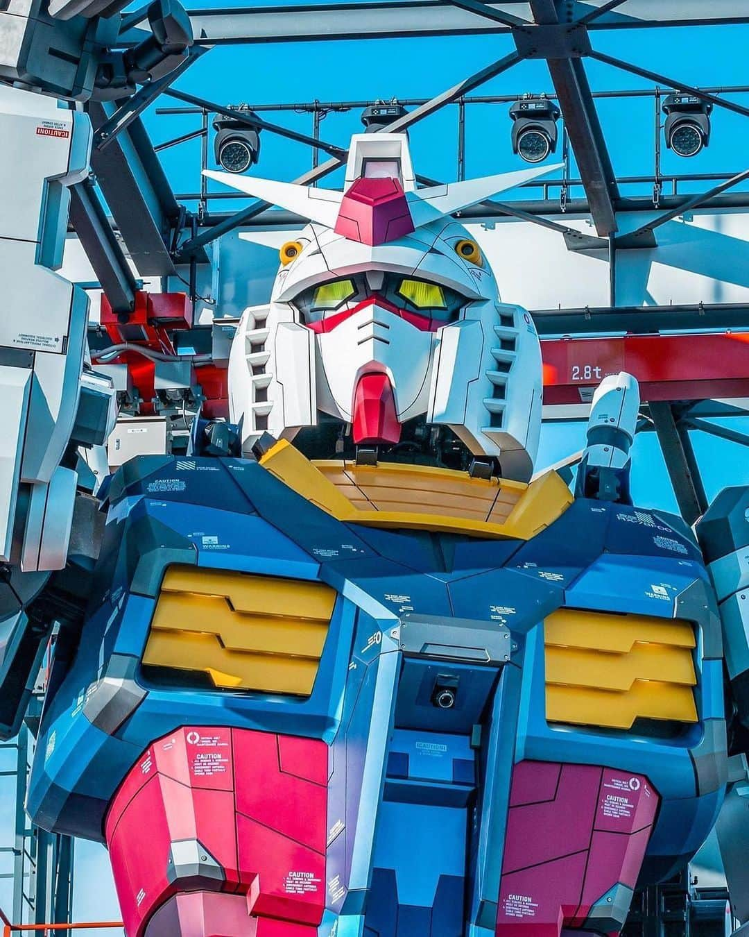 HYPEBEASTさんのインスタグラム写真 - (HYPEBEASTInstagram)「#hypeAF: Here’s a detailed look at Gundam Factory Yokohama‘s life-size RX-78 unit, courtesy of photographer @hirocameras. Located in Yokohama, Japan, Hiro Cameras shared his vision of the 59-foot, 55,500-pound moving mech robot to look straight out of an anime. Hit the link in our bio for more on the attraction, which has also been awarded @guinnessworldrecords for being the world’s “Largest Mobile Humanoid Robot” and “Largest Mobile Gundam.”⁠⠀ Photo: Hiro Cameras」2月10日 19時32分 - hypebeast