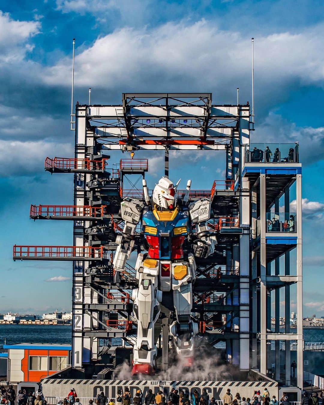 HYPEBEASTさんのインスタグラム写真 - (HYPEBEASTInstagram)「#hypeAF: Here’s a detailed look at Gundam Factory Yokohama‘s life-size RX-78 unit, courtesy of photographer @hirocameras. Located in Yokohama, Japan, Hiro Cameras shared his vision of the 59-foot, 55,500-pound moving mech robot to look straight out of an anime. Hit the link in our bio for more on the attraction, which has also been awarded @guinnessworldrecords for being the world’s “Largest Mobile Humanoid Robot” and “Largest Mobile Gundam.”⁠⠀ Photo: Hiro Cameras」2月10日 19時32分 - hypebeast