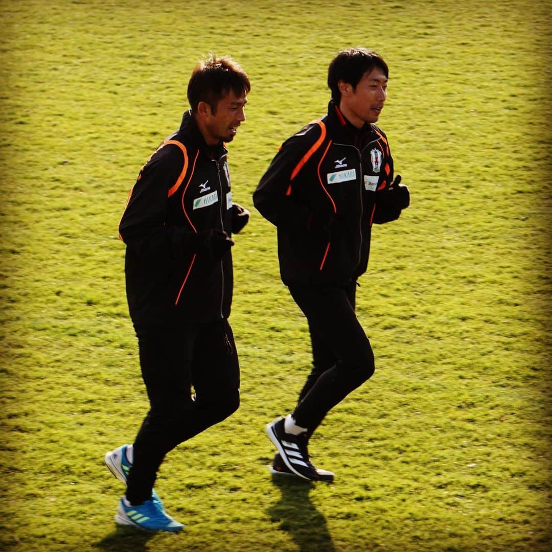 愛媛FCさんのインスタグラム写真 - (愛媛FCInstagram)「Today's traininng🍊  トレーニング後のダウンの様子となります～🏃‍♂️🏃  #ehimefc #愛媛FC  #原点回帰 #山瀬功治 #近藤貴司 #茂木力也 #西岡大志 #森谷賢太郎 #忽那喬司 #西田剛 #川村拓夢」2月10日 19時33分 - ehimefc12