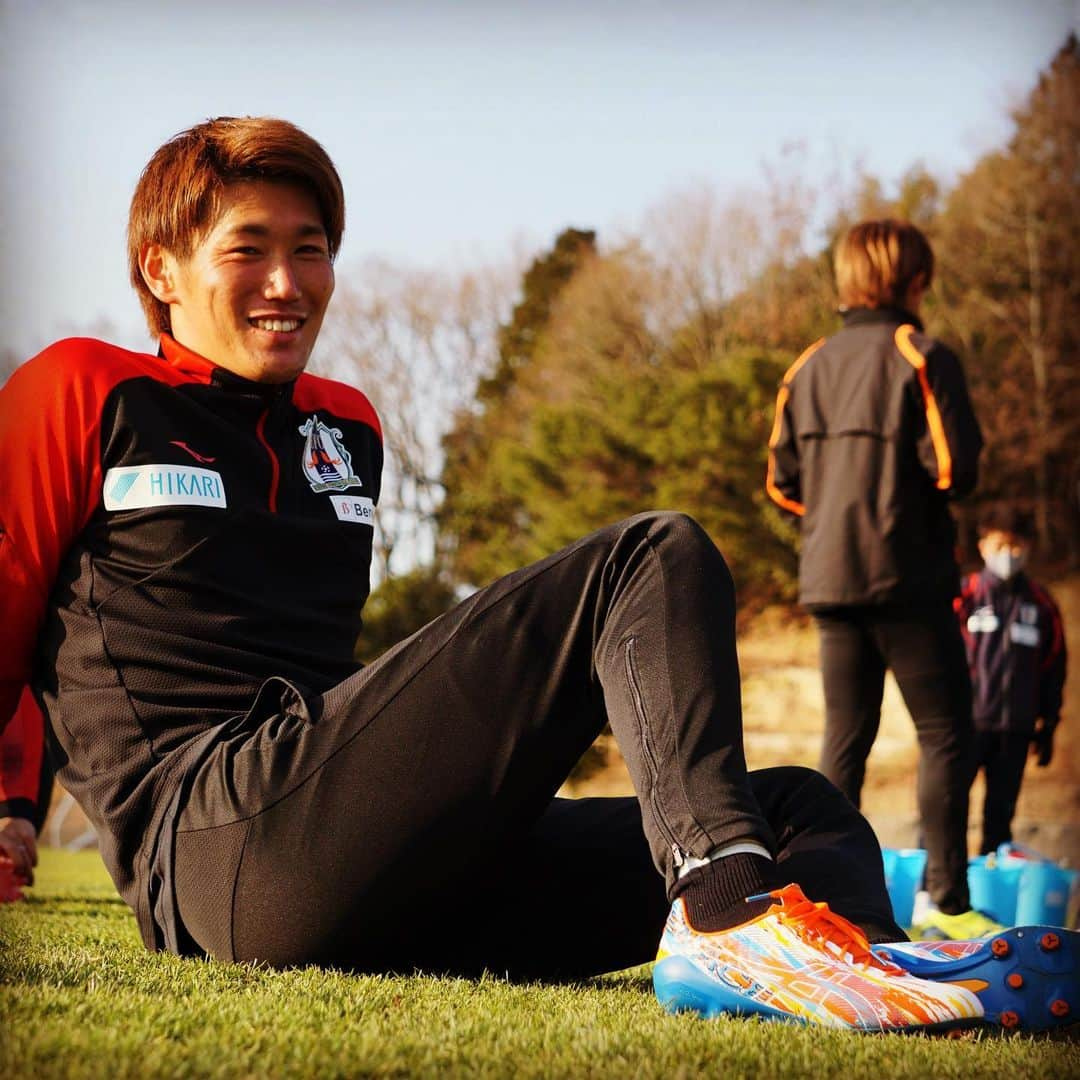 愛媛FCさんのインスタグラム写真 - (愛媛FCInstagram)「Today's traininng🍊  トレーニング後のダウンの様子となります～🏃‍♂️🏃  #ehimefc #愛媛FC  #原点回帰 #山瀬功治 #近藤貴司 #茂木力也 #西岡大志 #森谷賢太郎 #忽那喬司 #西田剛 #川村拓夢」2月10日 19時33分 - ehimefc12