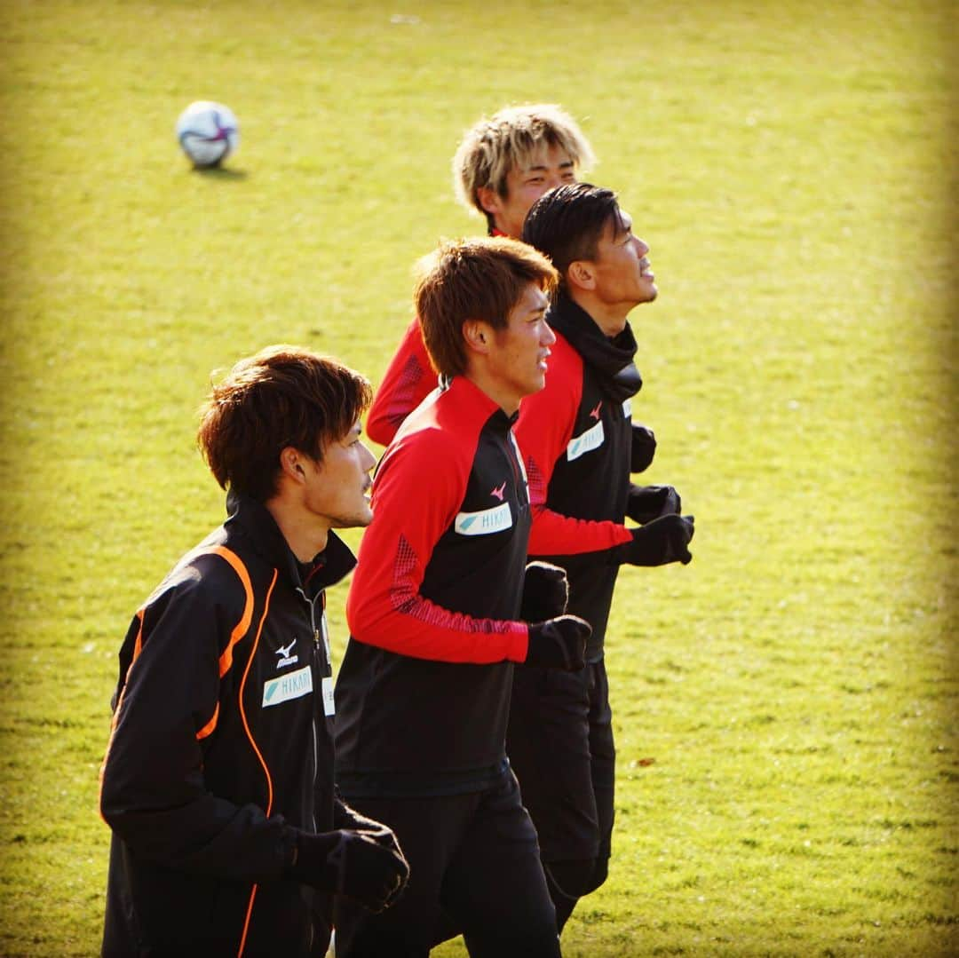 愛媛FCさんのインスタグラム写真 - (愛媛FCInstagram)「Today's traininng🍊  トレーニング後のダウンの様子となります～🏃‍♂️🏃  #ehimefc #愛媛FC  #原点回帰 #山瀬功治 #近藤貴司 #茂木力也 #西岡大志 #森谷賢太郎 #忽那喬司 #西田剛 #川村拓夢」2月10日 19時33分 - ehimefc12