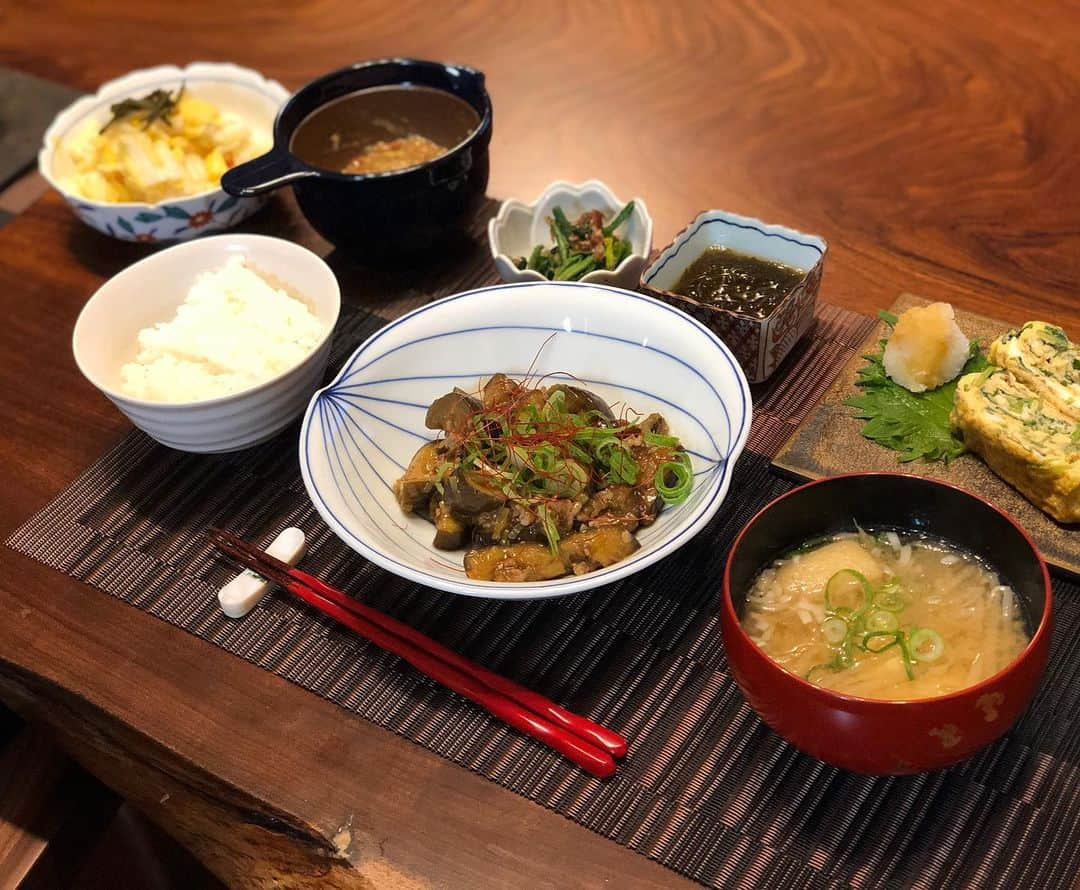 月央和沙さんのインスタグラム写真 - (月央和沙Instagram)「うちの晩ごはん🍚✨ . #麻婆茄子 #だし巻き卵 #ほうれん草 #もずく酢 #納豆 #大根とお揚げのお味噌汁 #白菜のお漬物」2月10日 19時36分 - kazusa_tsukio