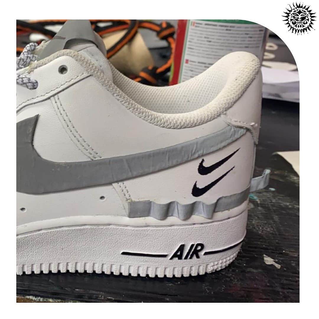 ディオニソのインスタグラム：「Reflector WIP. Search the Icon / Destroy it Invent the future.  #blackdioniso #sneakers #sneakersaddict #customshoes #sneakerscustom #custom #airforce #customairforce1 #trap #trapmusic」