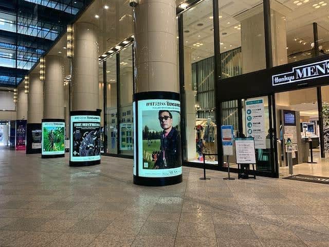 光石研のインスタグラム：「ちなみにこちらは阪急メンズ館に飾られてる柱巻きのお写真を頂きました📷✴  是非お店に行かれる際はチェックお願い致します‼️  #阪急メンズ館 【by staff】」