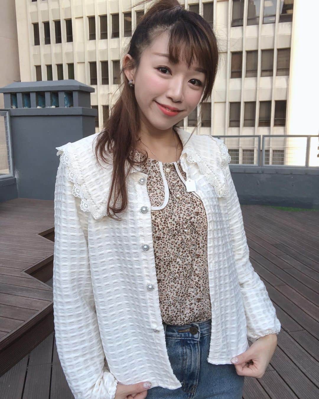 Fleur Fleurのインスタグラム：「可以當外套或者上衣嘅2-way top! 新作全線八五折優惠💓💓💓 把握喺農曆新年前買新衫嘅機會啦 我哋呢兩日都係照常營業🈺️ 由下午一點到夜晚九點 歡迎上嚟參觀試新衫」
