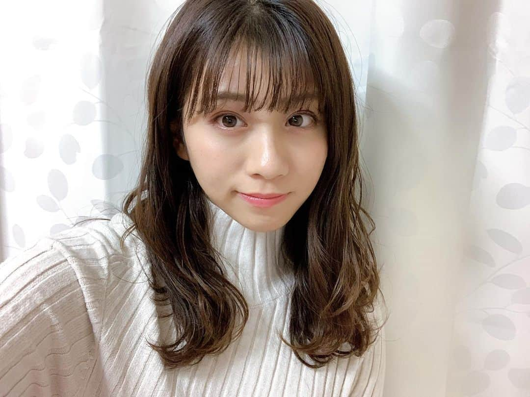 坂本遥奈さんのインスタグラム写真 - (坂本遥奈Instagram)「私、坂本遥奈。 ついに、、、 自動車の運転免許取得しました！！！🚘🚘  だいぶ前にとっていたのですが、 21歳の目標としてあげていたので、 生誕配信のタイミングで発表させていただきました♡  水上バイクの免許を16歳で取得していたため、 陸は無理だけど水の上なら運転できる！ という特殊な人間だった私ですが、  車の免許もついにゲットしまして、、 陸と水の上を運転できる最強人間になりました🚘🌊笑  運転は楽しいので、好きです🚘」2月10日 19時44分 - haruna_sakamoto_official