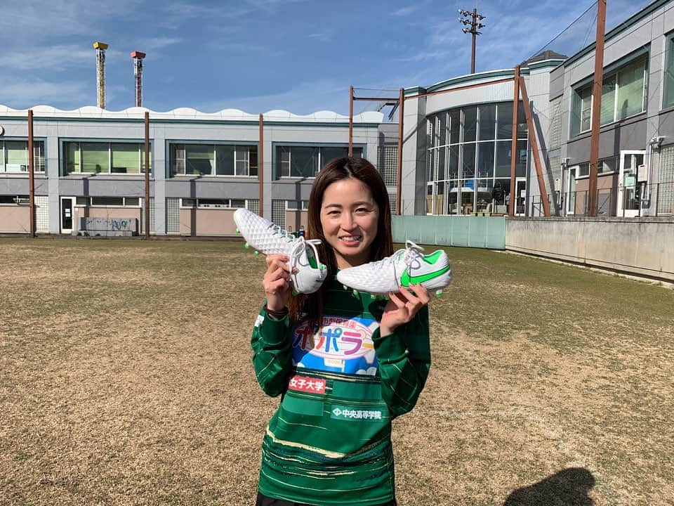 清水梨紗のインスタグラム：「. New color💚💚  NIKE  TIEMPOの 新しい色が届きました💕 ベレーザカラーですね🤭💚  #nike  #niketiempo  #ナイキ  #ティエンポ」