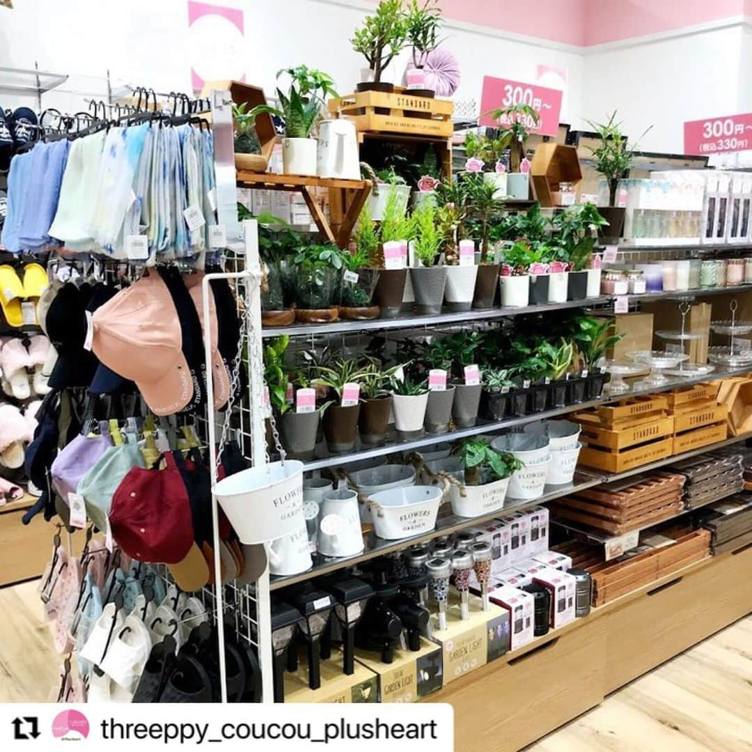 ダイソーさんのインスタグラム写真 - (ダイソーInstagram)「#Repost @threeppy_coucou_plusheart with @make_repost ・・・ . ＼New open／ 本日、八王子にTHREEPPYがオープンしました！ 人気コスメUR GLAMの姉妹ブランド「UR GLAM LUXE」やカラフルなおもちゃ、新生活準備にぴったりのスリッパやインテリアなど多数取り揃えております。 スタッフ一同心よりお待ちしております☺︎ . 〒193-0834 東京都八王子市東浅川町550−1 イーアス高尾 1F . #スリーピー #THREEPPY #300andHappy #プチプラ #東京都 #東京 #高尾 #八王子 #2月10日 #水曜日」2月10日 10時48分 - daiso_official