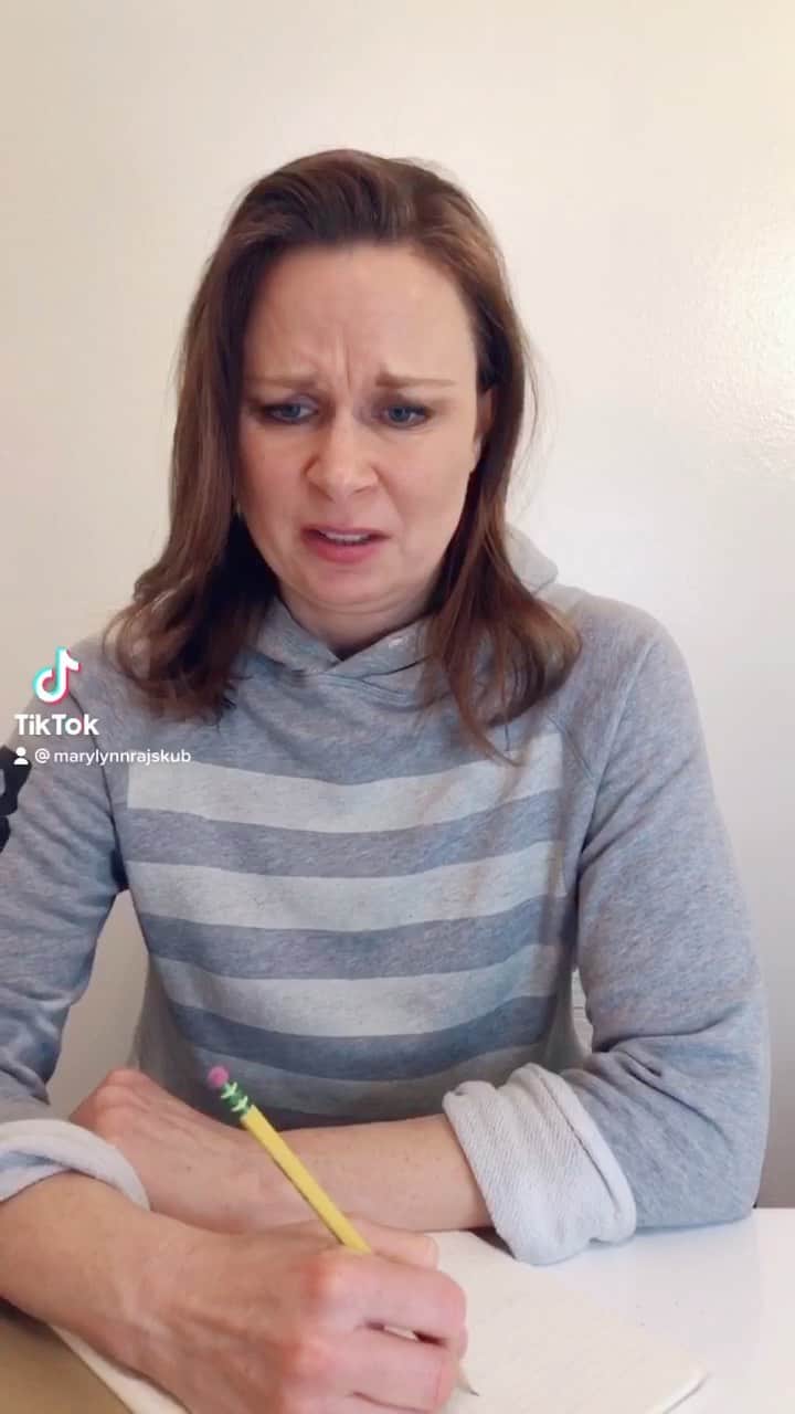 メアリー・リン・ライスカブのインスタグラム：「Creating a masterpiece isn’t without heartache. Stand-up special link in bio! #marylynnrajskub #liveatthepandemic #standupcomedy #funny #work #sexy」