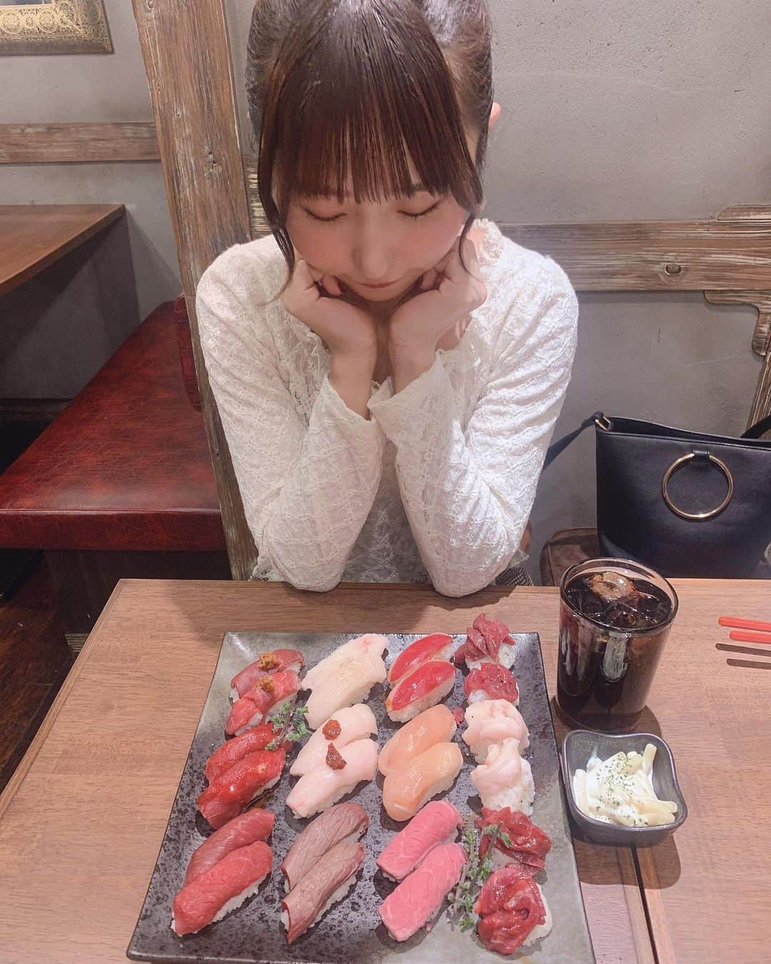 咲山しほさんのインスタグラム写真 - (咲山しほInstagram)「♥ . 前に秋葉原にある 〖肉寿司〗行った時の写真🍣🍣 . 美味しかった🤤🍣🍣🍣🍣 . ﻿#秋葉原 #秋葉原グルメ #秋葉原ランチ #秋葉原肉寿司 #肉寿司食べ放題 #肉スタグラム #食べスタグラム #東京グルメ #アイドル #セイラ #はむはむオレンジ」2月10日 10時58分 - sayama_shiho