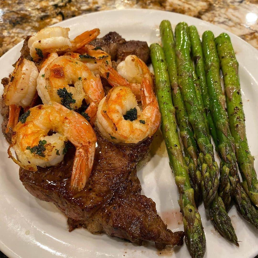 Flavorgod Seasoningsさんのインスタグラム写真 - (Flavorgod SeasoningsInstagram)「$2 Tuesday on the website! Flavor: Cajun Lovers Seasoning⁠ Click link in the bio -> @flavorgod  www.flavorgod.com⁠ -⁠ Flavor God Seasoned Surf & Turf by @ketogrid⁠ -⁠ Seasonings Used: #FlavorGod Cajun Lovers⁠ -⁠ Flavor God Seasonings are:⁠ ✅ZERO CALORIES PER SERVING⁠ ✅MADE FRESH⁠ ✅MADE LOCALLY IN US⁠ ✅FREE GIFTS AT CHECKOUT⁠ ✅GLUTEN FREE⁠ ✅#PALEO & #KETO FRIENDLY⁠ -⁠ #food #foodie #flavorgod #seasonings #glutenfree #mealprep #seasonings #breakfast #lunch #dinner #yummy #delicious #foodporn #ketorecipes」2月10日 11時01分 - flavorgod