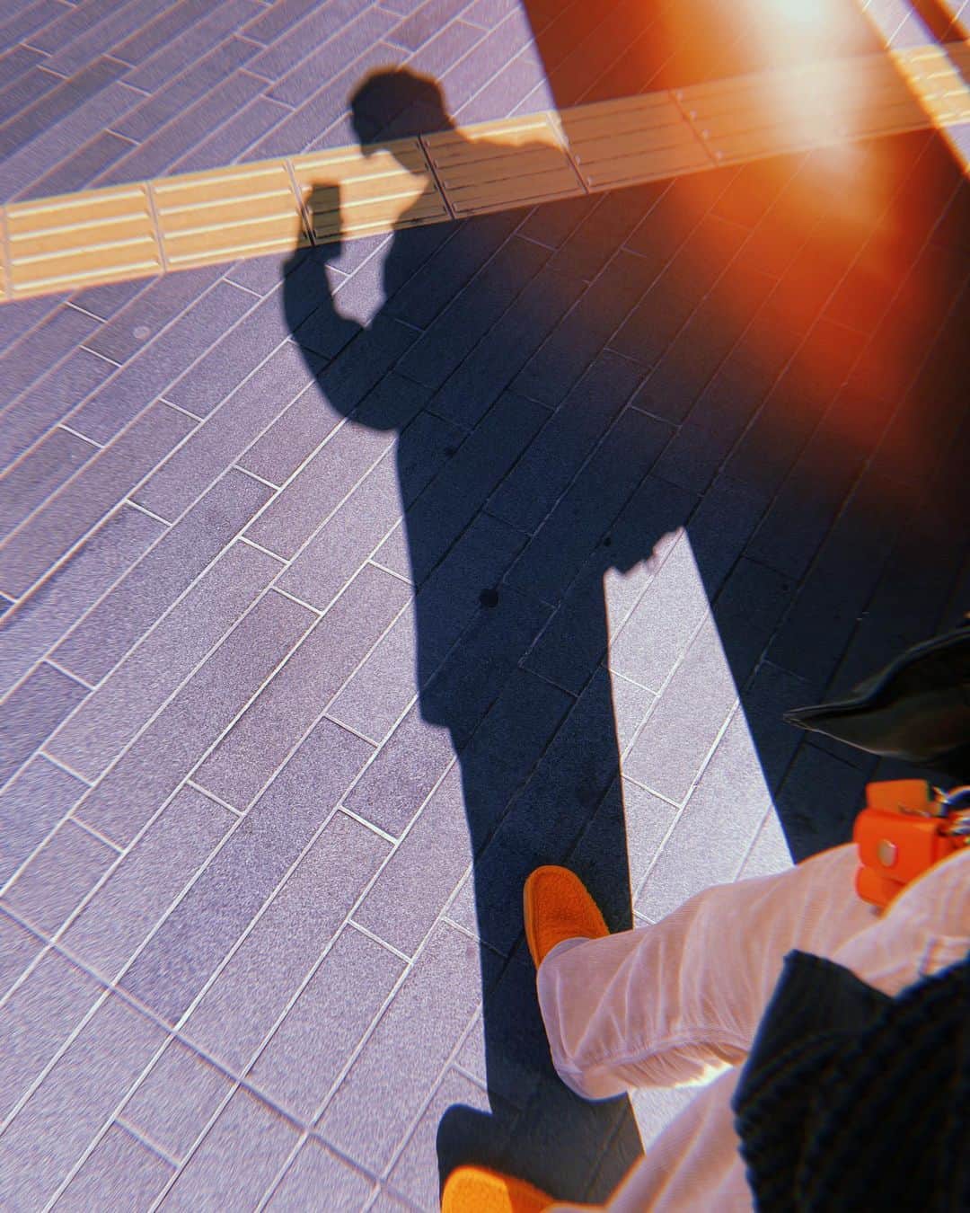 古幡亮（WATWING）のインスタグラム：「Favorite color🧡🧡 @clarksoriginals  @aimeleondore #ryoのきょー服」