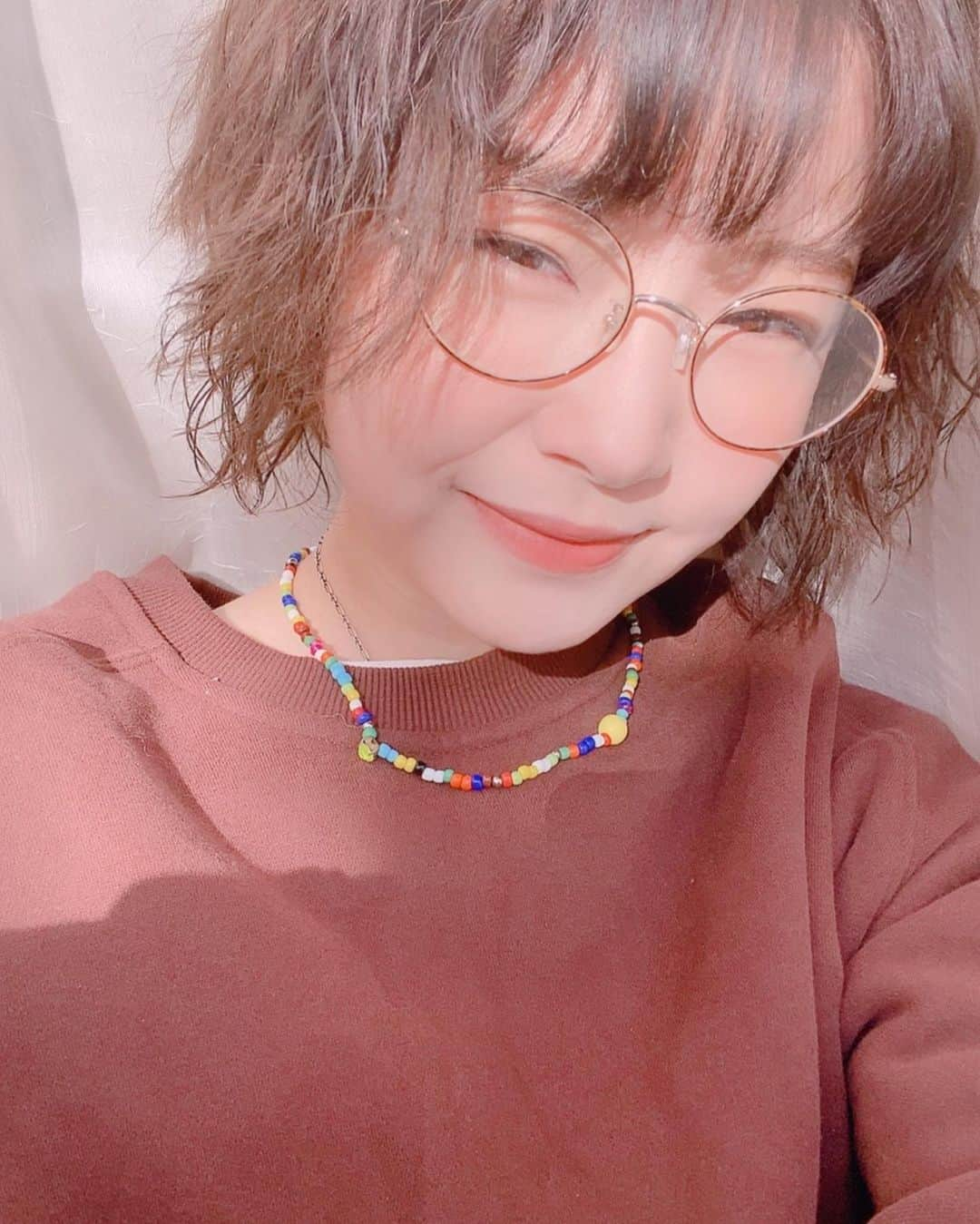 友田紗季さんのインスタグラム写真 - (友田紗季Instagram)「やはりこの髪型お気に入りなのです🥰  毎日新しい自分を見つけていきたいなぁ〜👀 #外国人風パーマ  #メガネコーデ  #カジュアルファッション  #ミスコン #ミス立教」2月10日 11時05分 - rikkyo20miss_1