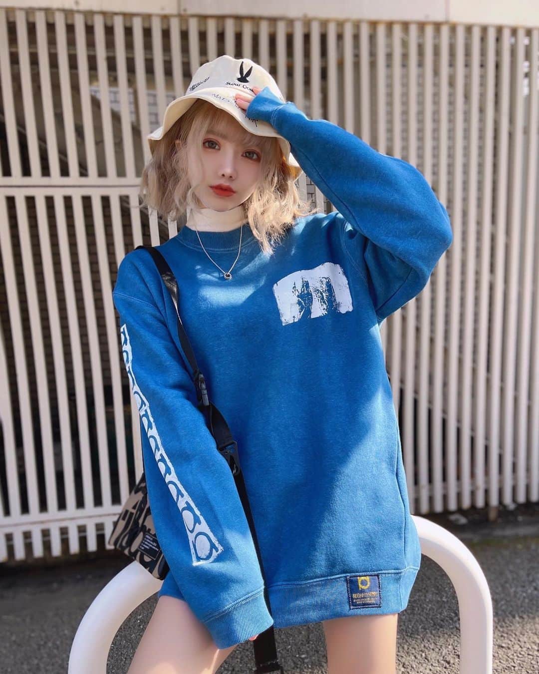 のインスタグラム：「・ なんか最近あったかいから、外出る時にコートなしで、裏起毛のトレーナーだけでいける✨☀️  #今日のコーデ #トレーナー @kodaiyasuno_official   ここのお洋服は全部1点1点丁寧に手染めをしているので全ての商品が1点もので世界に1着しかないらしい🤗  今タイダイトレーナープレゼントキャンペーンを実施中だから  フォロー&DMへのメッセージで抽選3名にプレゼント🎁✨  気になる人ぜひ参加してみてね 😉  #スポーティーコーデ#スポーティー#トレーナーコーデ #カジュアルファッション#ootdfashion#着こなしコーデ#ootdstyle #chicfashionstyles#帽子コーデ#着こなし#穿搭分享#穿搭日常#ストリート系女子#ストリートファッション#リラックスコーデ#カジュアル」