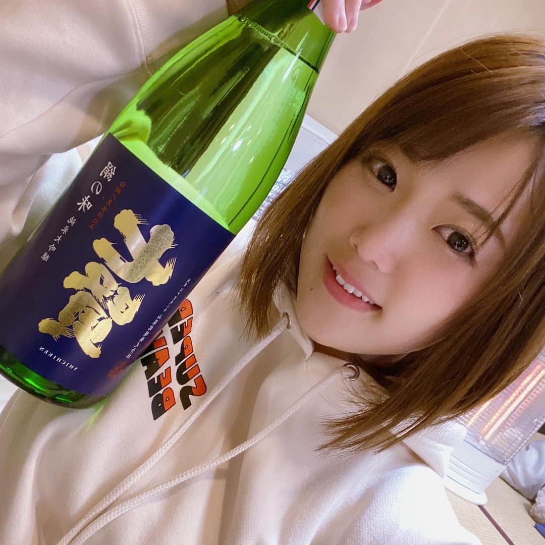 佐知子のインスタグラム：「温泉といえば日本酒🍶🤫🙌  #日本酒 #温泉 #七賢」