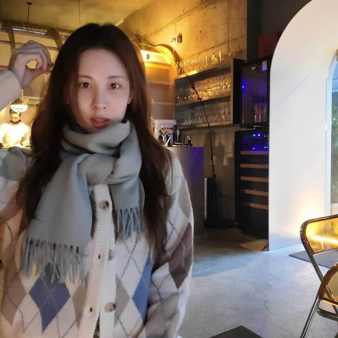 ソヒョンさんのインスタグラム写真 - (ソヒョンInstagram)「🙊🤎 (촬영 전후엔 마스크를 착용했습니다:)」2月10日 11時29分 - seojuhyun_s