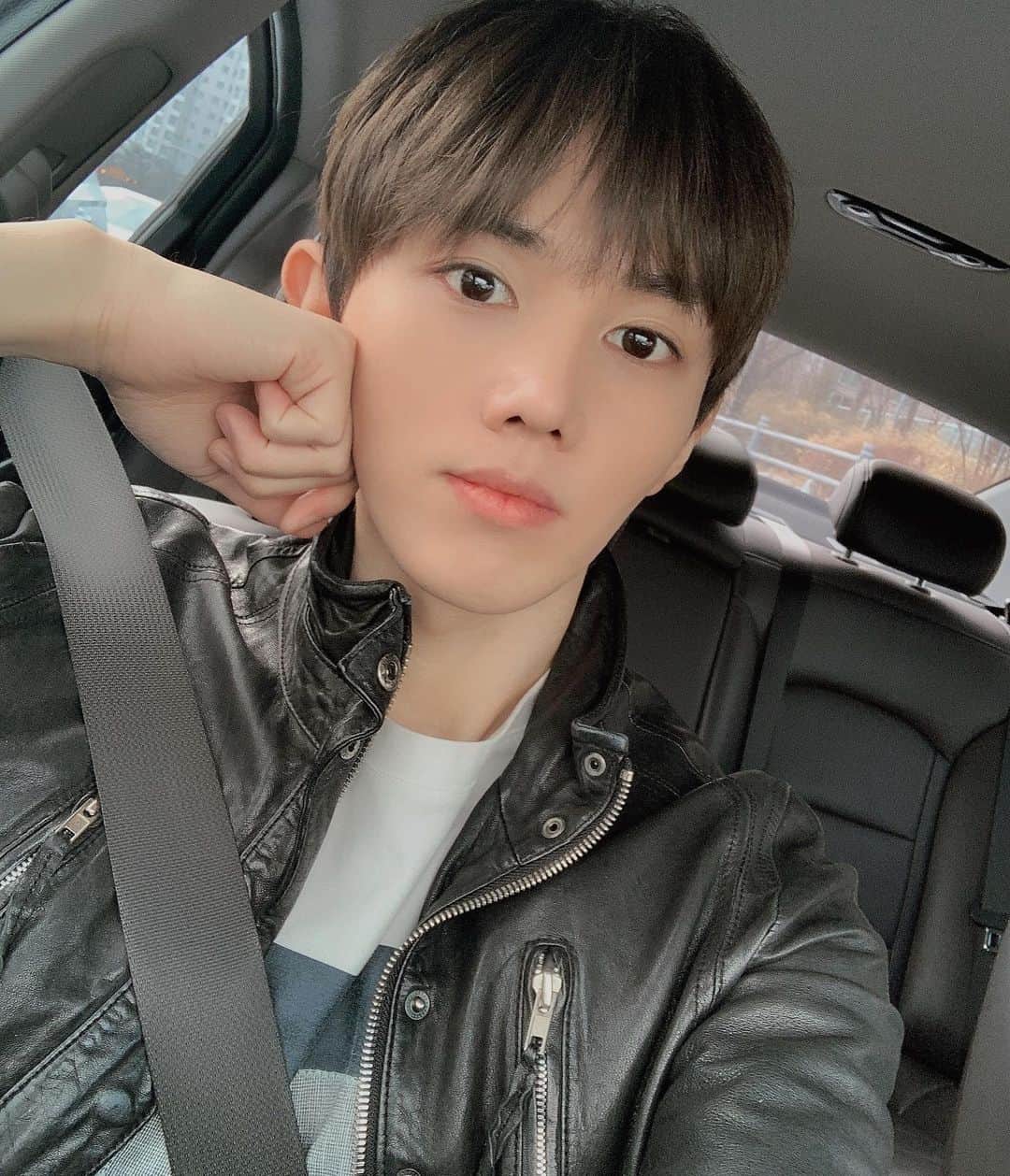 ジョンギュンのインスタグラム：「연휴 시작이지만 난 #goingtorecord」