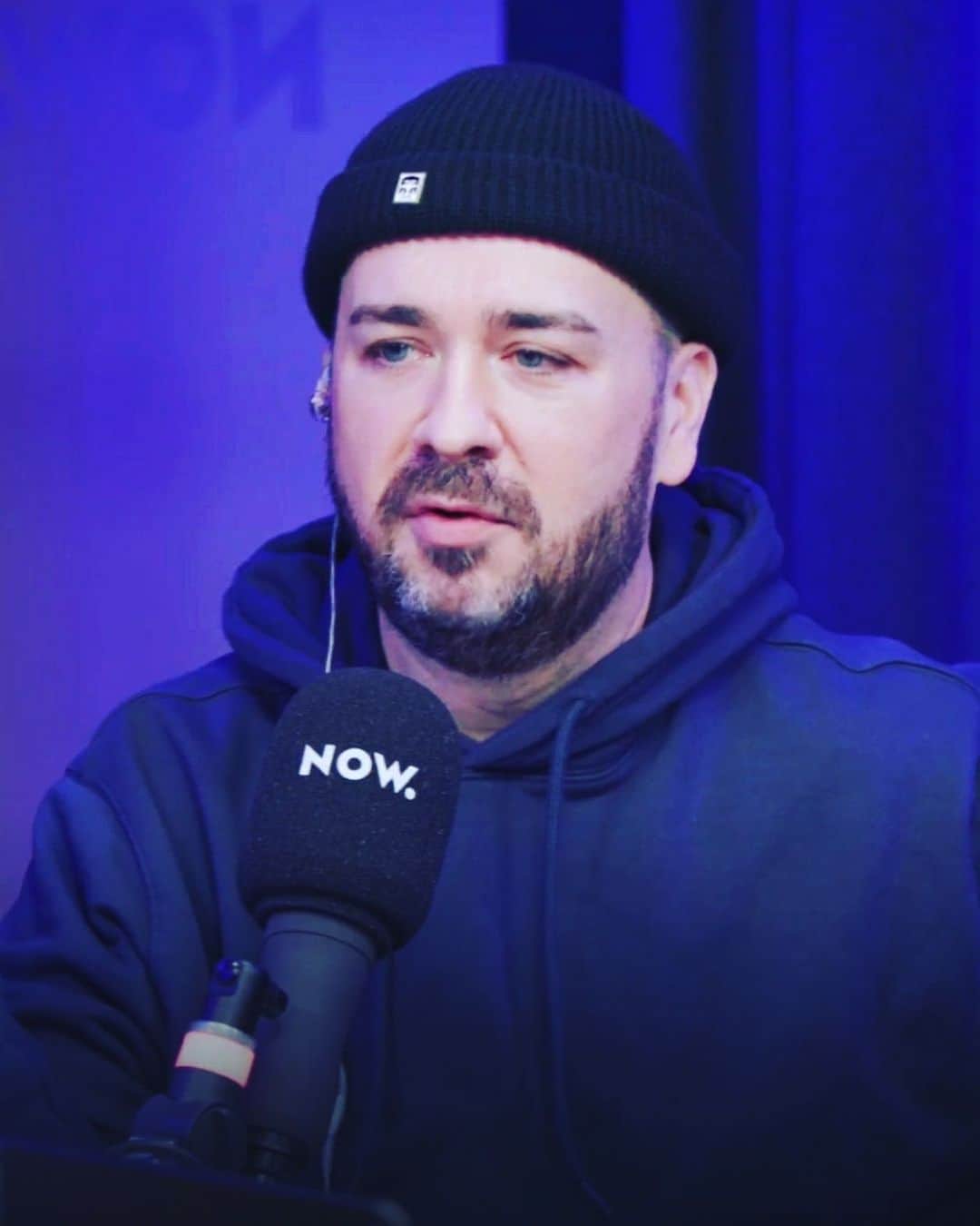 サム・ハミントンのインスタグラム：「On air 🎙」