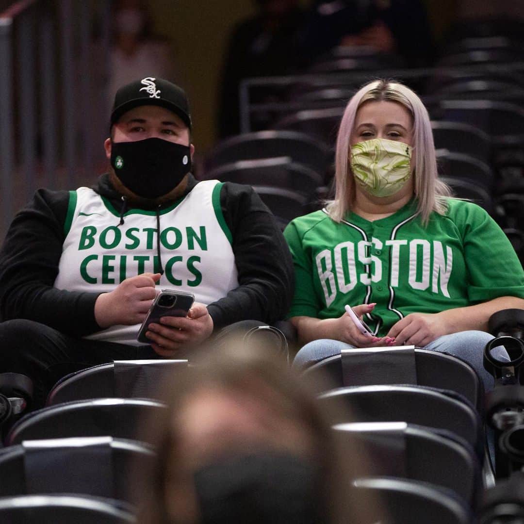 ボストン・セルティックスさんのインスタグラム写真 - (ボストン・セルティックスInstagram)「Nothing like seeing green in the stands ☘️☘️☘️ #BleedGreen」2月10日 11時52分 - celtics
