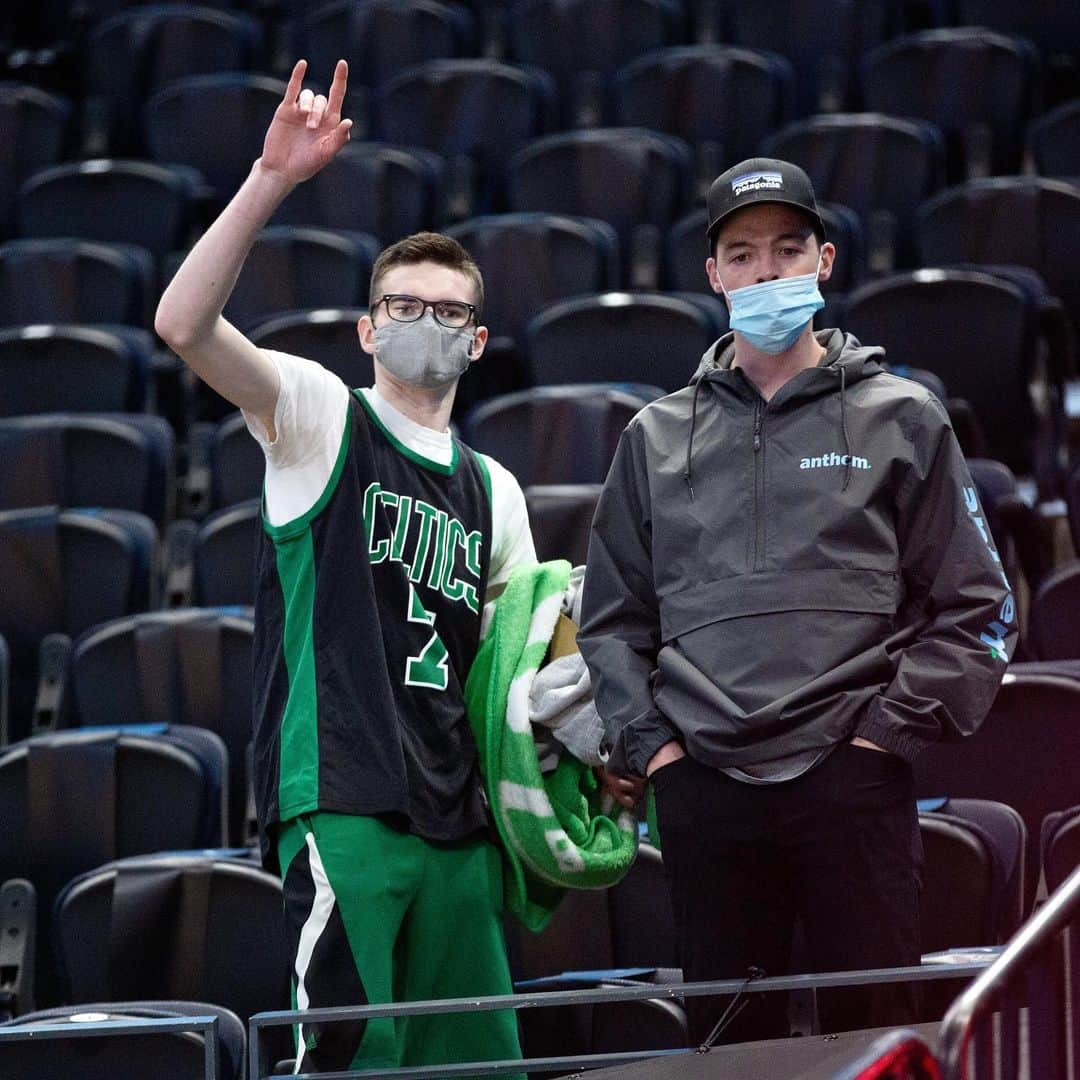 ボストン・セルティックスさんのインスタグラム写真 - (ボストン・セルティックスInstagram)「Nothing like seeing green in the stands ☘️☘️☘️ #BleedGreen」2月10日 11時52分 - celtics