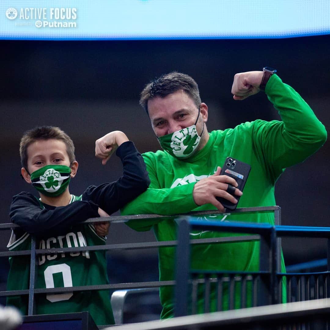 ボストン・セルティックスさんのインスタグラム写真 - (ボストン・セルティックスInstagram)「Nothing like seeing green in the stands ☘️☘️☘️ #BleedGreen」2月10日 11時52分 - celtics