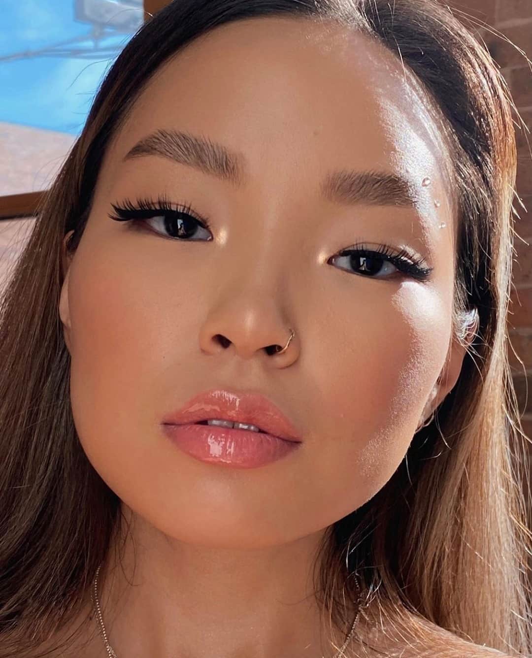 Anastasia Beverly Hillsさんのインスタグラム写真 - (Anastasia Beverly HillsInstagram)「Leave a 🌟🌟🌟 below if you are mesmerized by @inngenue's radiance, too! Look created using Luminous Foundation in 300C, Loose Setting Powder in Vanilla, Lip Gloss in Honey Diamond, Brow Freeze, and Brow Powder Duo in Dark Brown. 🌟 🌟 🌟   #anastasiabeverlyhills #anastasiabrows #ABHIcedOut #browfreeze.」2月10日 11時53分 - anastasiabeverlyhills
