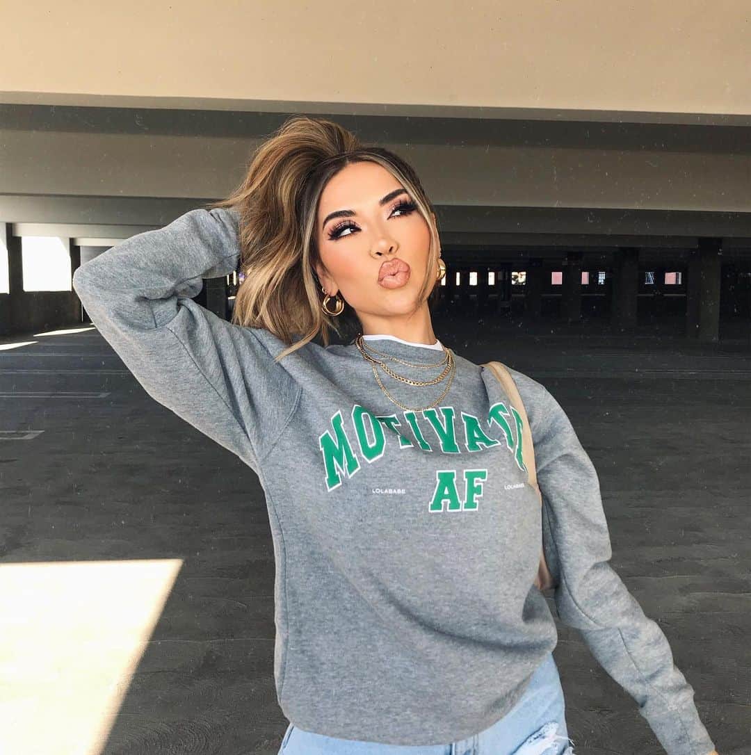 iluvsarahiiさんのインスタグラム写真 - (iluvsarahiiInstagram)「Staying motivated AF because your only limit is your mind 👏🏼 sweater  @misslolaofficial」2月10日 12時03分 - iluvsarahii